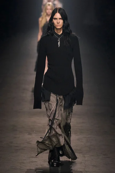 Look 30